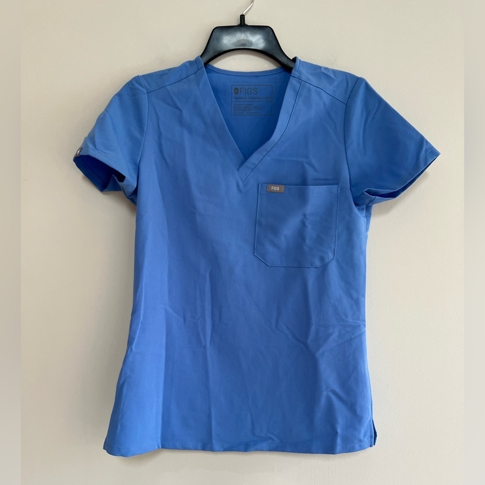 FIGS Women's Catarina One-Pocket Scrub Top in Ceil Blue PO# 1683, XXS